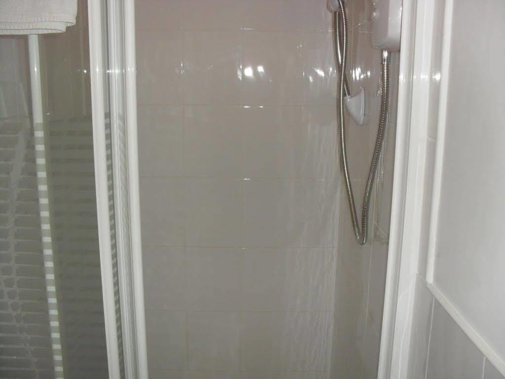Causeway Bay Guesthouse Portrush Exterior photo